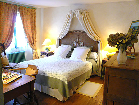 Unser Privatpension bei Paris bietet romantische, komfortabel und heimliche Zimmer an. Hier das Zimmer Belle de Crcy.