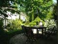 Le cottage Rose de Provins est un gîte de charme plein d'élégance. Il dispose d'un petit jardin privatif avec terrasse et barbecue couvert. De bons moments en perspective pour un séjour romantique en amoureux, à une heure de Paris à peine.